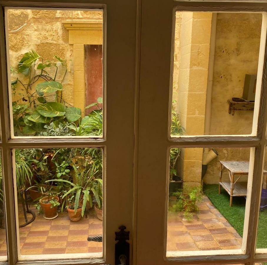 Maria Townhouse Heart Of Victoria B&B Εξωτερικό φωτογραφία