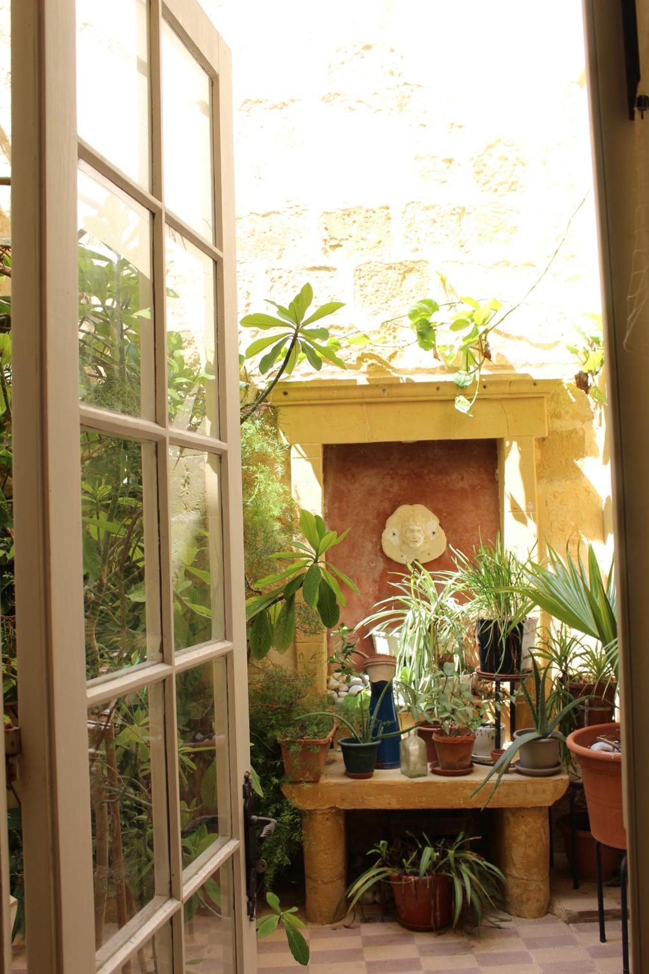 Maria Townhouse Heart Of Victoria B&B Εξωτερικό φωτογραφία